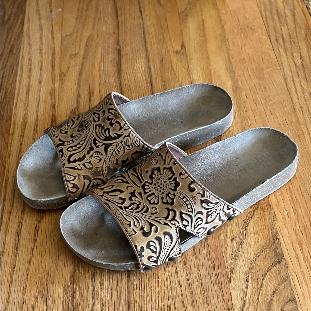 Roper Slide Sandals